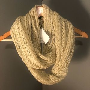 Charlie Paige - Infinity Scarf (New)